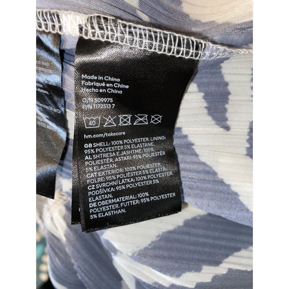 H&M Grey Dark V-Neck Zebra Animal Print A-Line Sleeves Elastic Wristband EUC - Picture 10 of 12